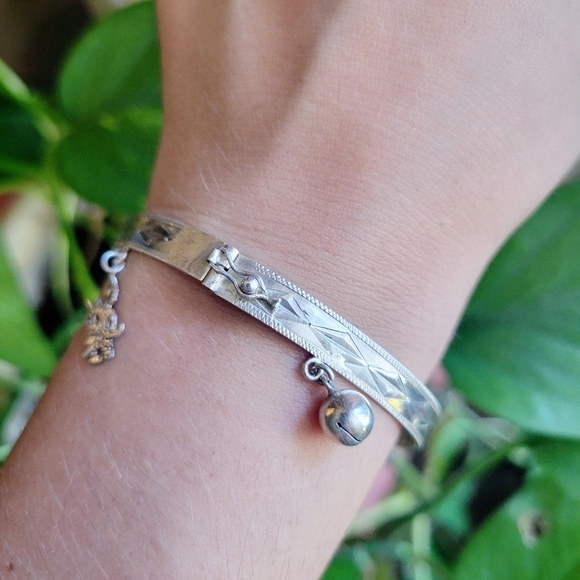 Vintage Old Siam Dainty 925 Sterling Silver Geometric Bangle Bracelet - Picture 2 of 10